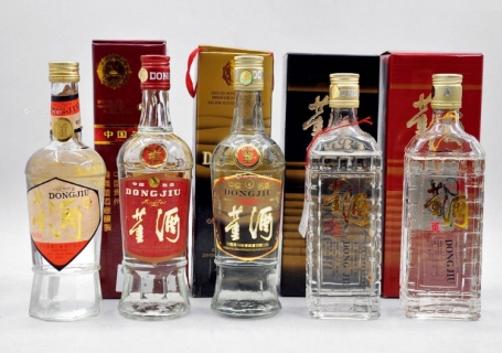 郑州回收红董褐董白董3款90年代的老董酒分别多少钱一瓶，各自介绍与特点分析