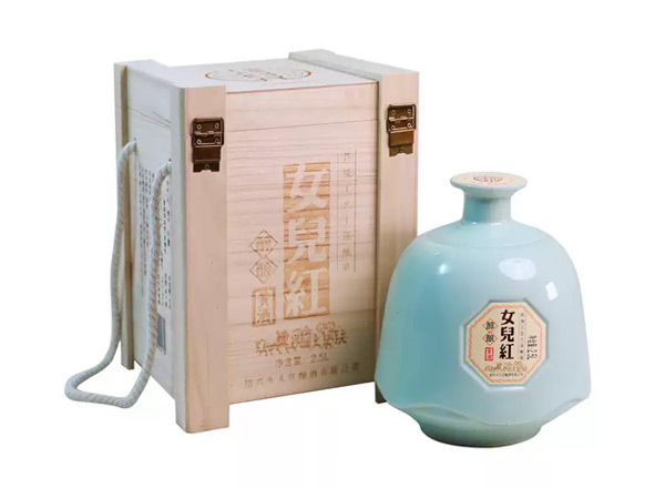 郑州回收绍兴女儿红黄酒醇酿花雕酒木质礼盒2.5L坛装黄酒